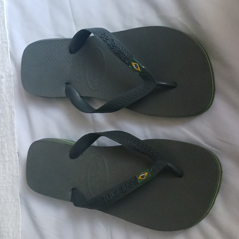 HAVAIANAS FLIP FLOPS WITH BRAZILIAN FLAG